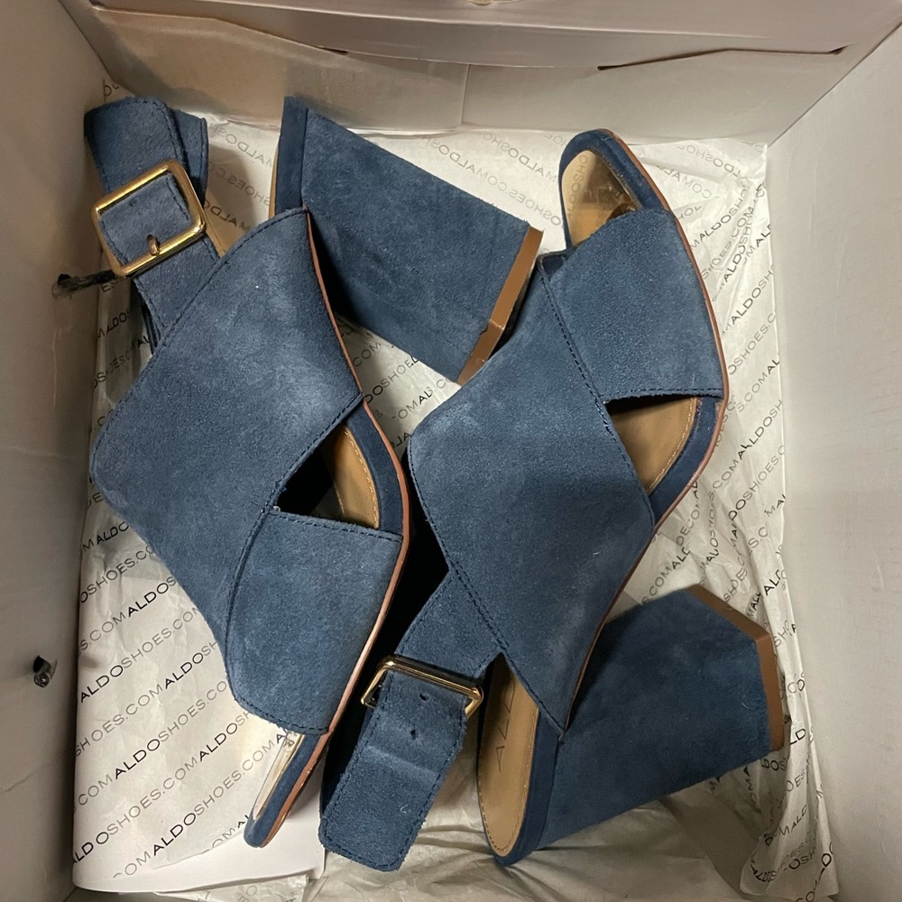 ALDO Joli blue suede chunky stack heel with rose gold buckle size 7.5 US